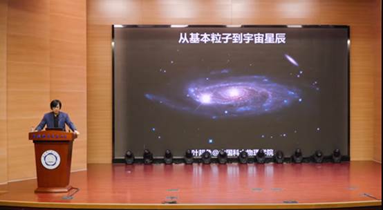 桌子上放着电视

中度可信度描述已自动生成